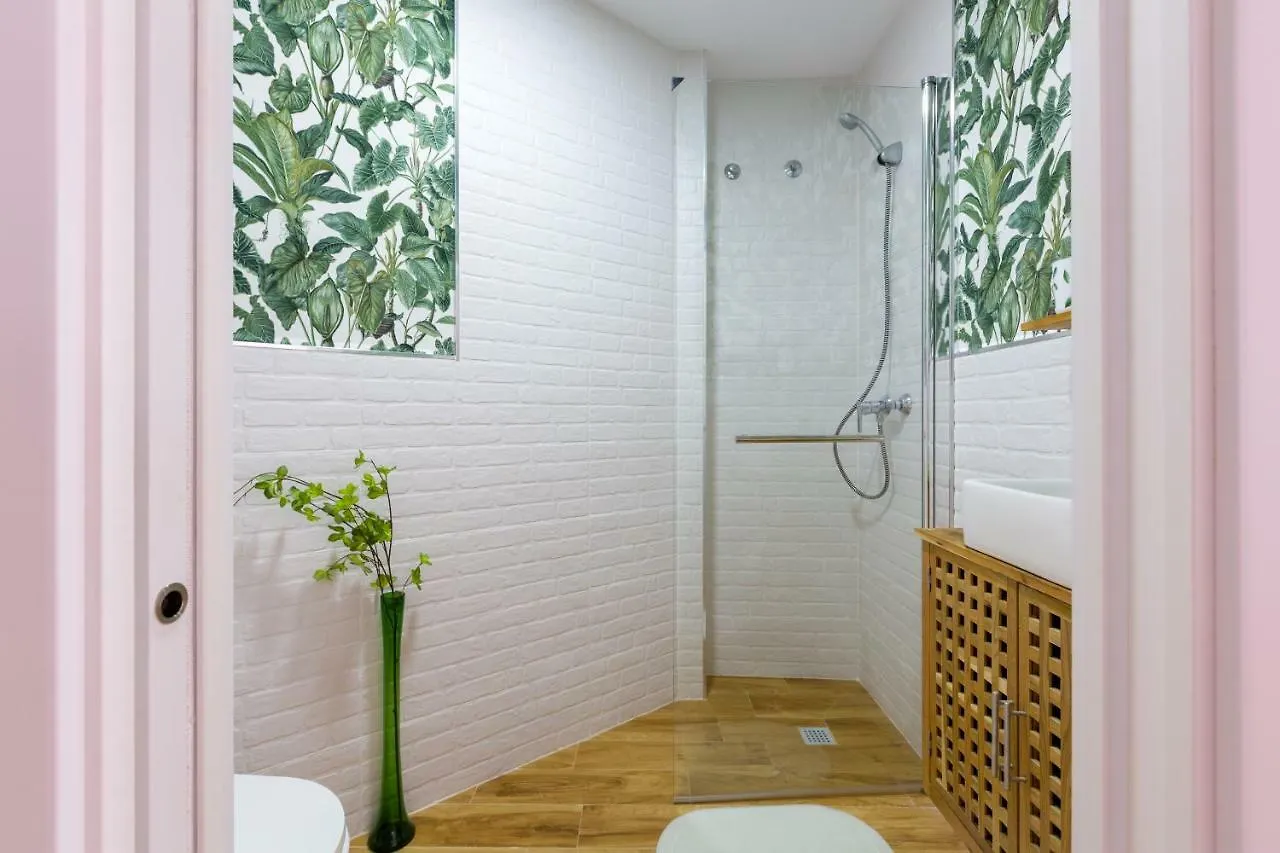 Renthas Huelin Beach Apartment Malaga